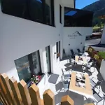 White Peak شقة غالتور