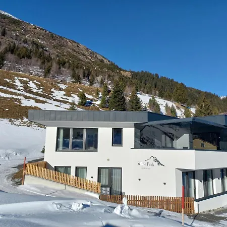 White Peak Apartman *